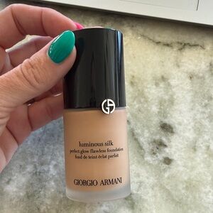 Giorgio Armani Luminous Silk Foundation - Tan